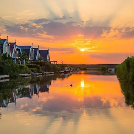 Markermeer Waterside Retreat Uitdam